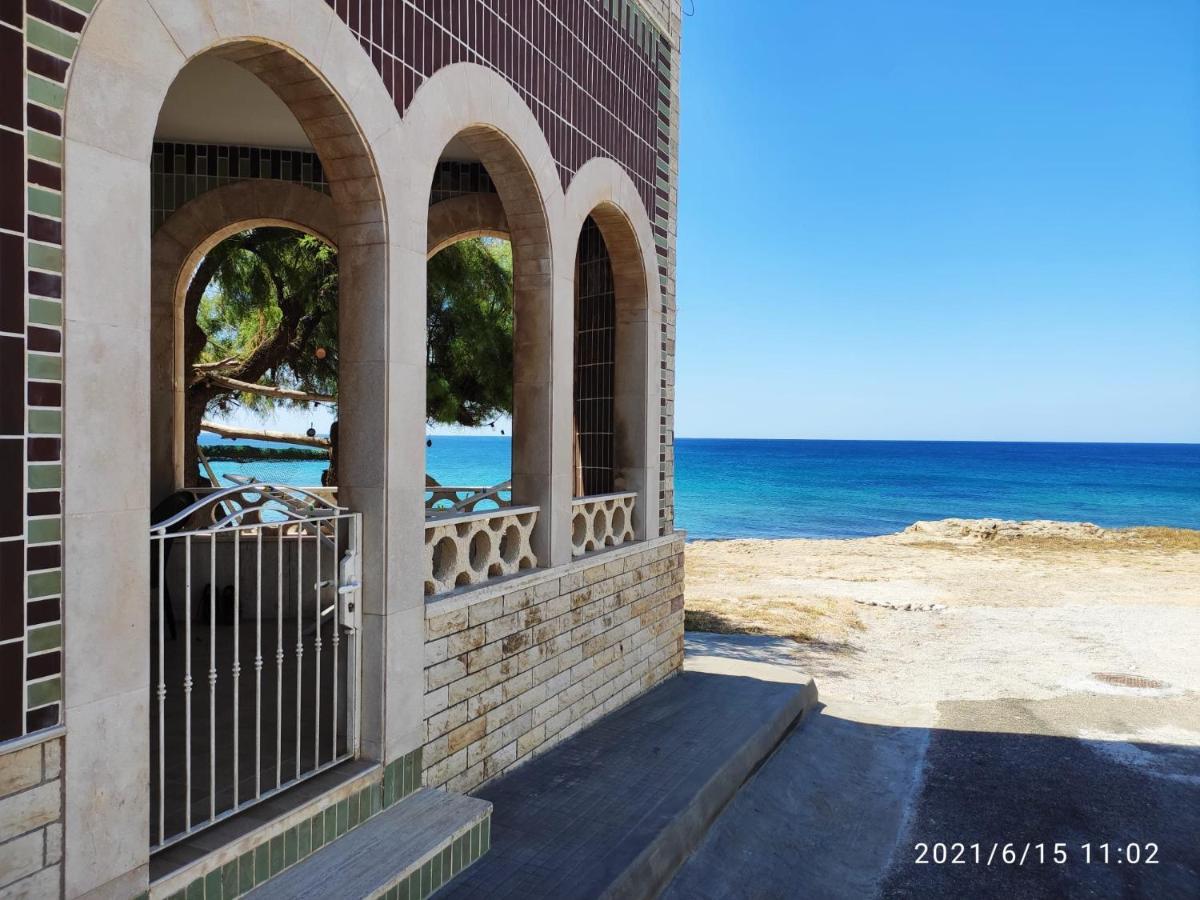 הוילה מרינה די מנקוורסה Casa Fronte Mare מראה חיצוני תמונה